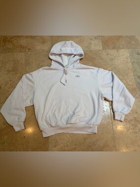 ALO Yoga women’s white Accolade Hoodie